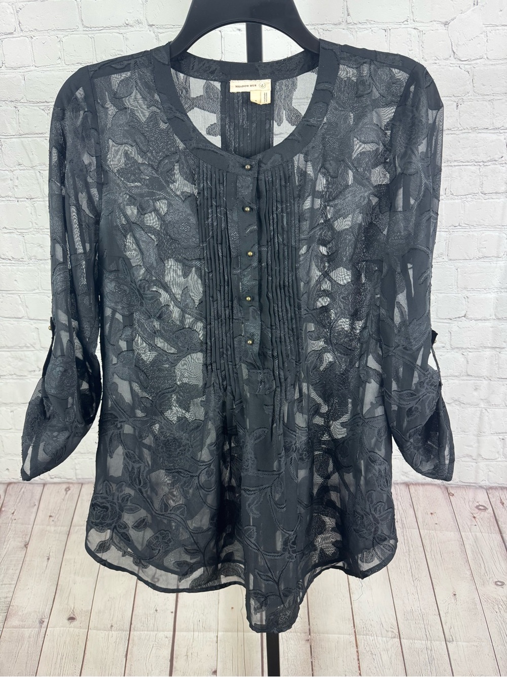 Meadow Rue Black Floral Sheer Gold Button Down Back Pleated Blouse Size Small